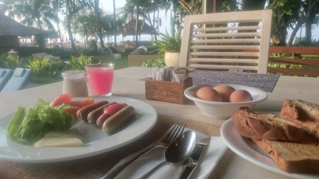 バリ島でリゾート気分を満喫しながらの朝食ビュッフェ
